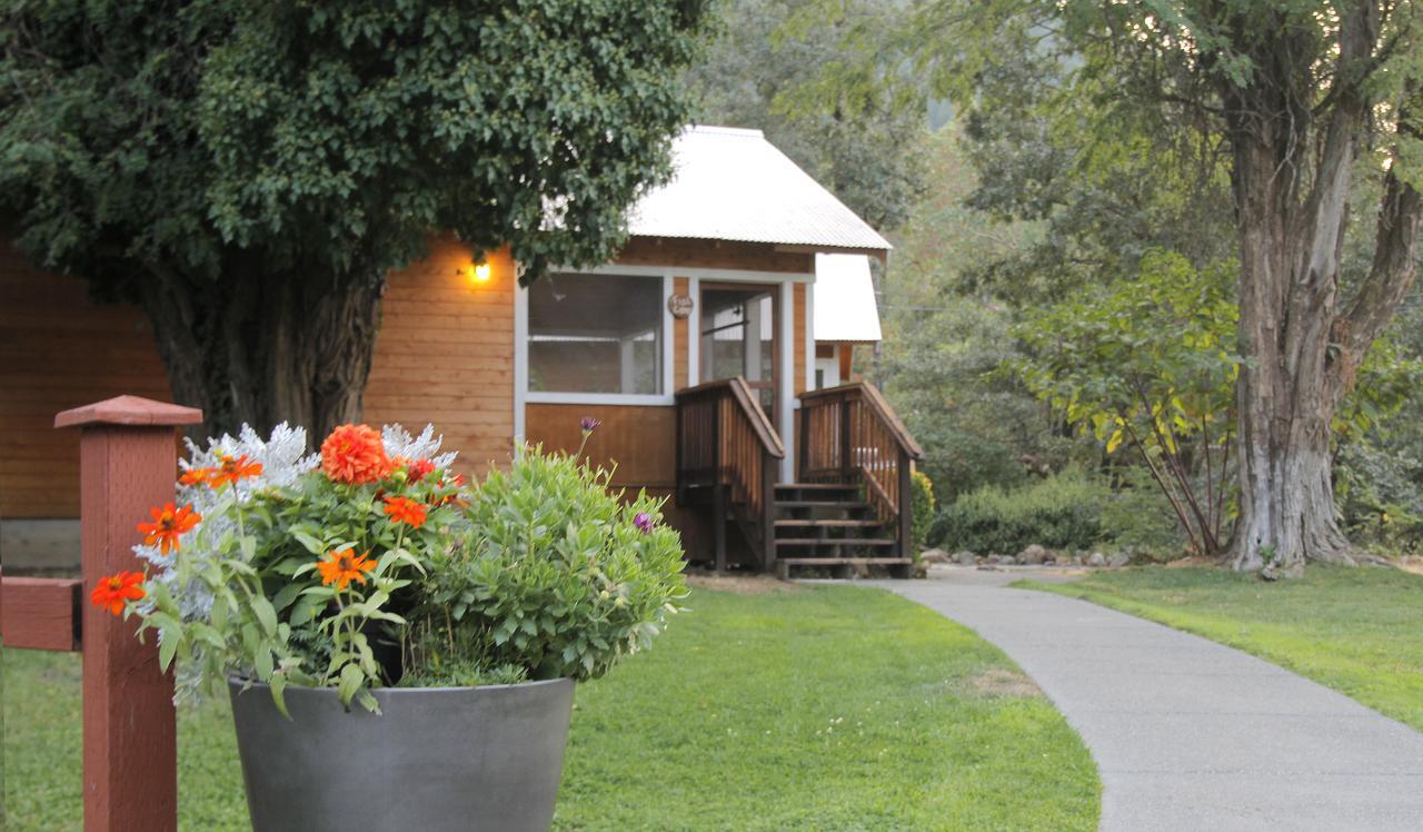 Coho Cottages Willow Creek Exterior photo